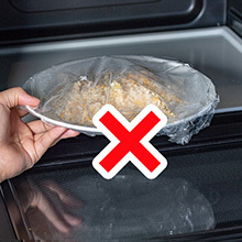 炒飯のレンジ加熱にラップは不要？冷凍食品は、商品によって、加熱時の方法が違うんです！