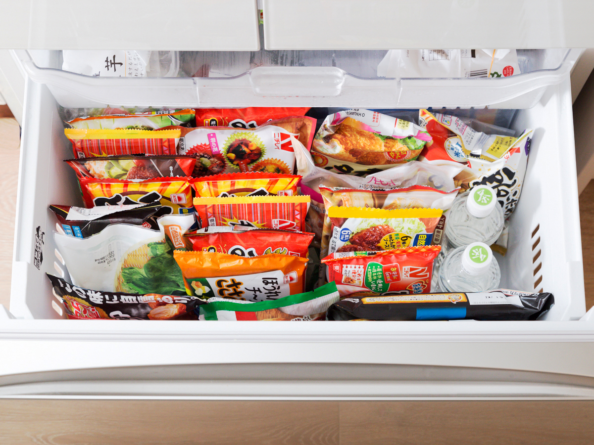 冷蔵庫と違う！　冷凍庫はぎっしり詰めた方が効率的って知ってた？