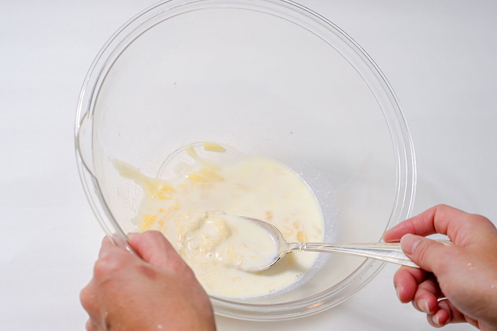 チーズが少し溶けた段階で、よく混ぜ合わせる。