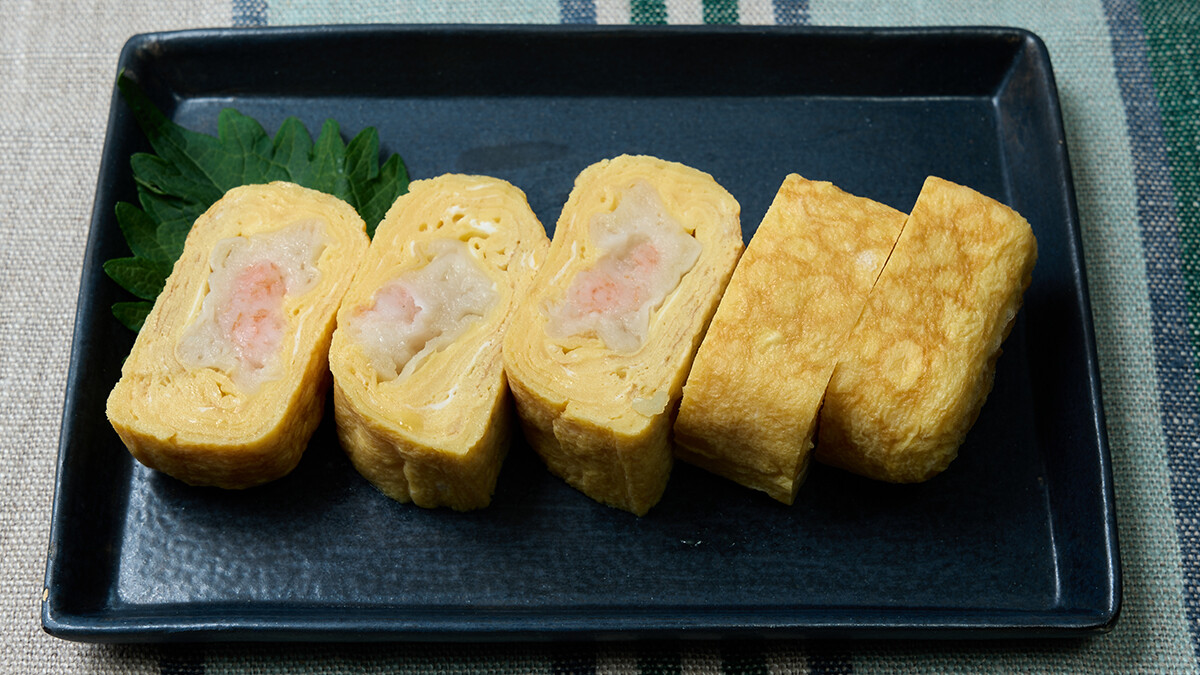 お弁当おかずのレパートリーにも！ごはんが進むえびシュウマイ入り卵焼き