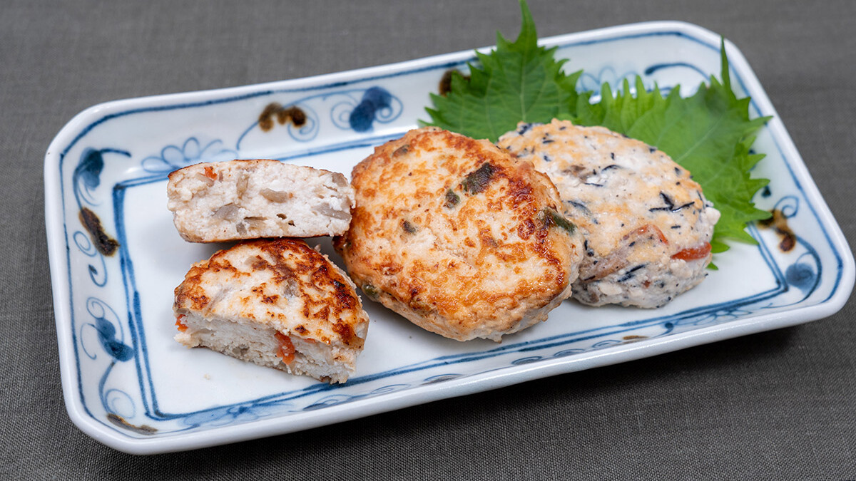 冷凍惣菜を活用！小さい子どもにもお年寄りにも食べやすい野菜入り豆腐ハンバーグ