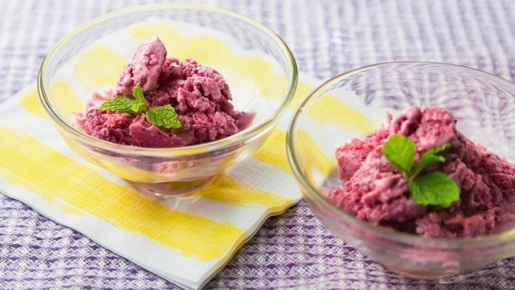 ミックスベリーのフローズンヨーグルトの画像