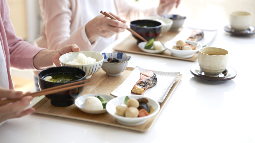 食事をしている画像