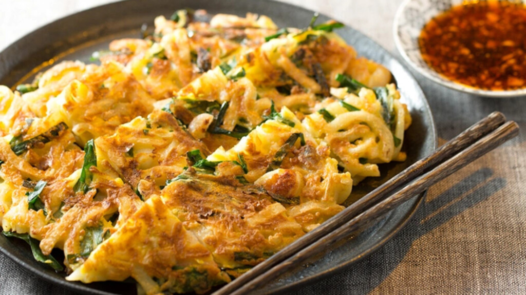 うどんとニラのチヂミの画像